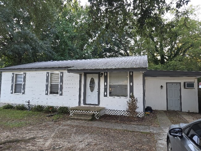 Building Photo - 411 Davis Ave