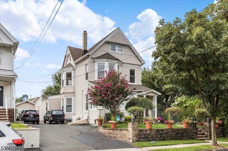 Foto principal - 97 Dewitt Ave