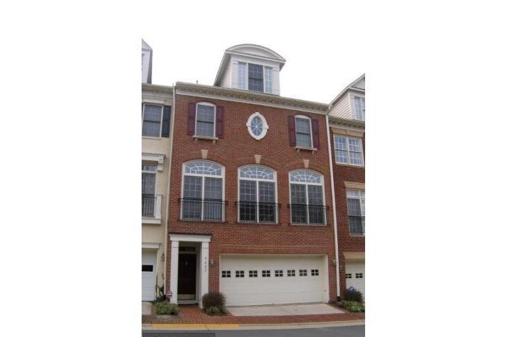 Foto principal - Beautiful 4 Level, 2 Garage, Mclean/Tysons...