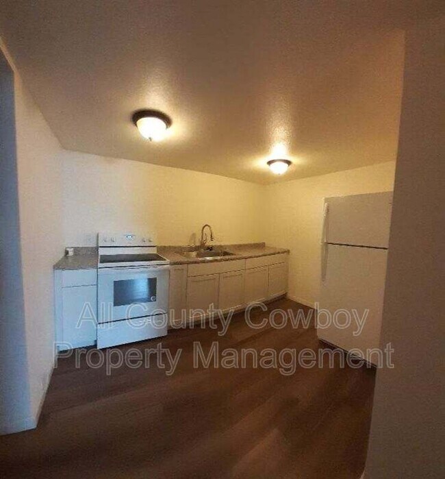 Foto del edificio - 422 W 2nd Ave