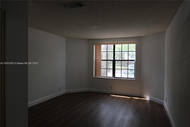 Foto del edificio - 11295 W Atlantic Blvd