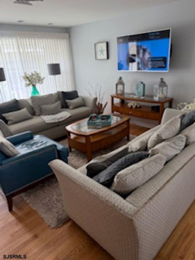 Foto del edificio - 131 N Yarmouth Ave