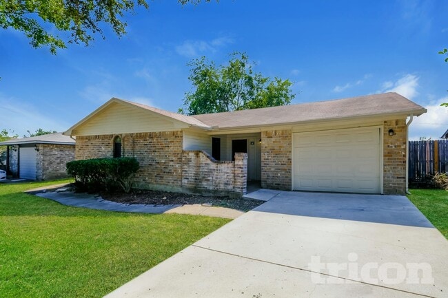 Building Photo - 921 Loganwood Dr