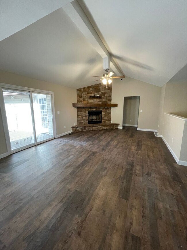 Foto del edificio - FOR RENT! 6 Bedroom 3 Bathroom in Moscow Mills, MO!