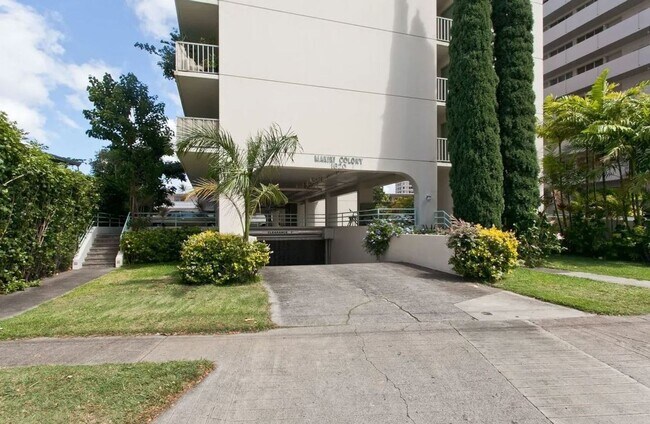 Foto del edificio - Conveniently located and secured 1-bedroom...