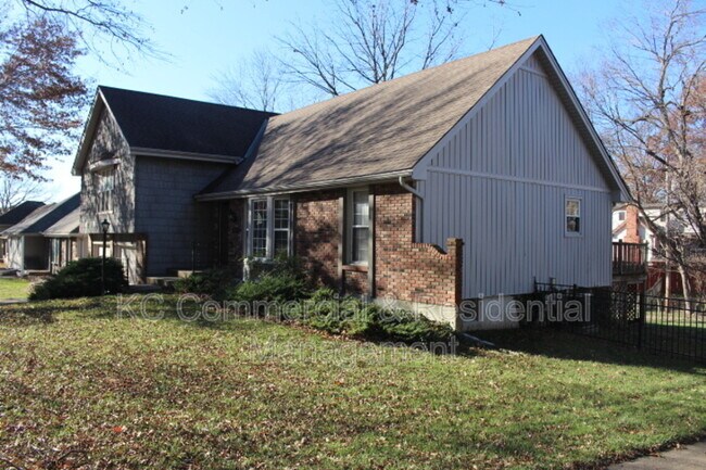 Building Photo - 6104 N Cleveland Ave