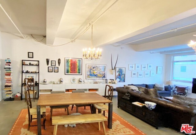 Foto del edificio - 849 S Broadway