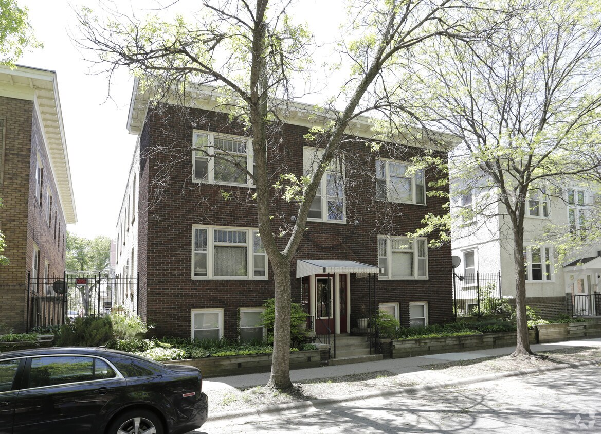 Building Photo - 907 E 15th St