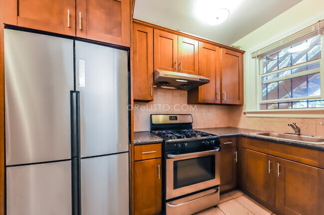 Building Photo - 408 Broderick St