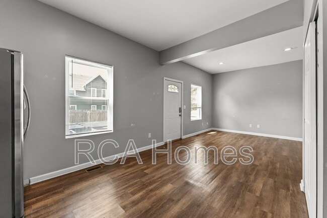 Foto del edificio - 118 N State Ave