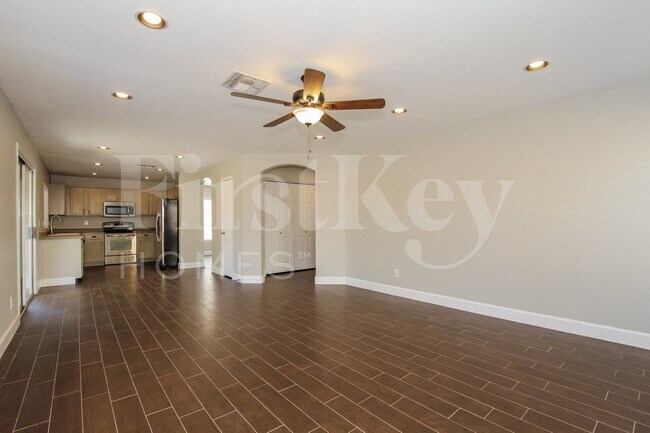 Foto del edificio - 9156 W Quail Ave
