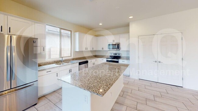 Foto del edificio - 6944 W Golden Ln