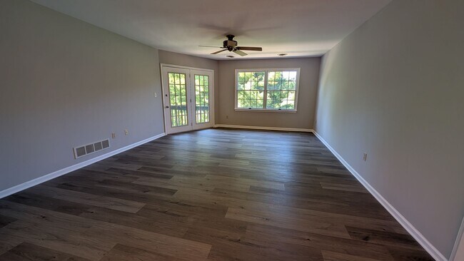 Foto del edificio - 4737 Cherly Drive