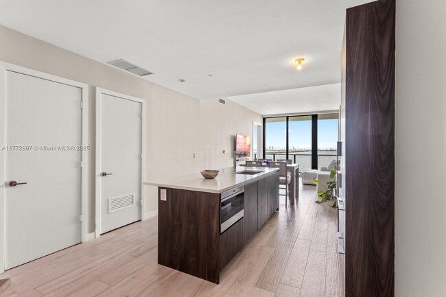 Foto del edificio - 480 NE 31st St