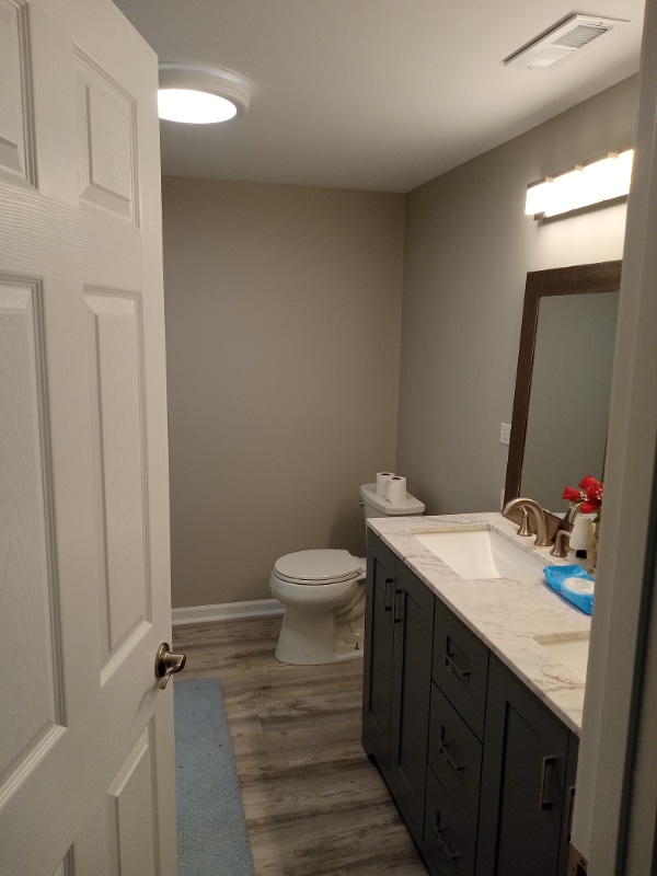 Building Photo - 609 S Avon Ct