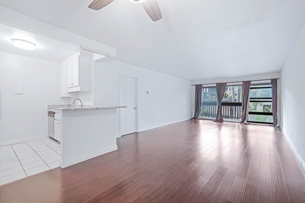 Foto principal - 8650 Gulana Ave