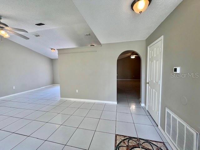 Building Photo - 2342 Queenswood Cir