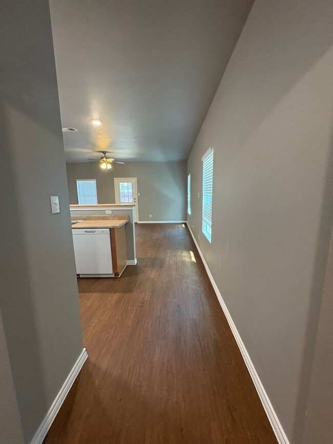 Foto del edificio - Newly Renovated Town-home