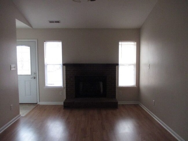 Building Photo - 112 Live Oak Ct