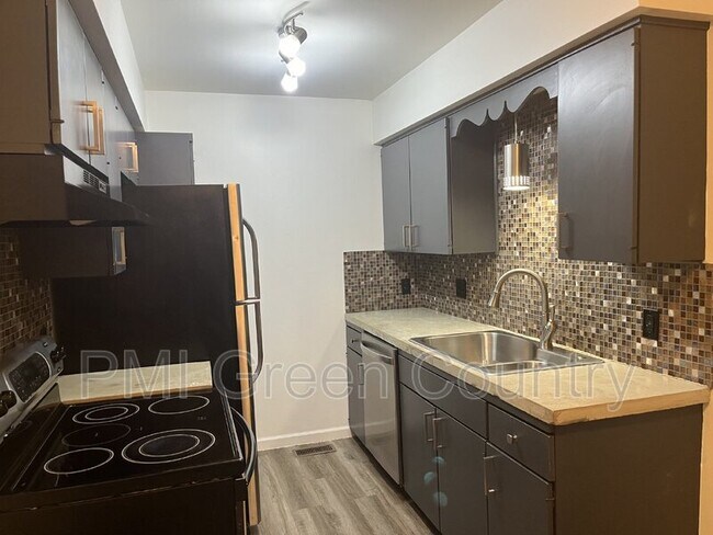 Foto del edificio - 6315 S Owasso Ave