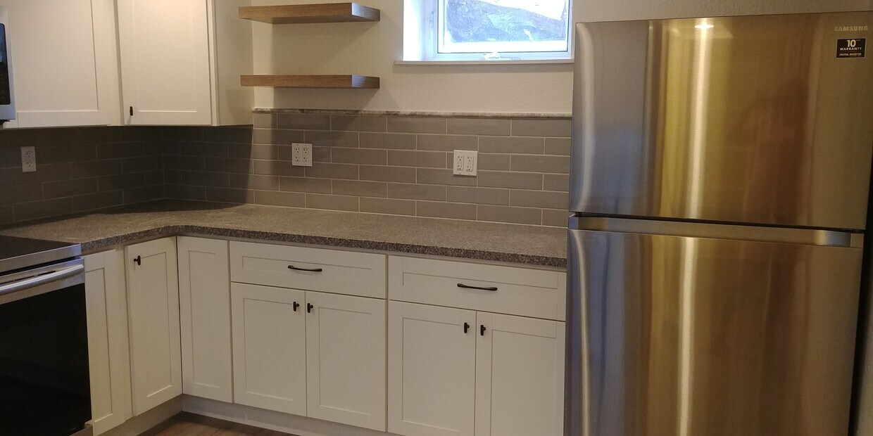 Kitchen - 1015 Moss St