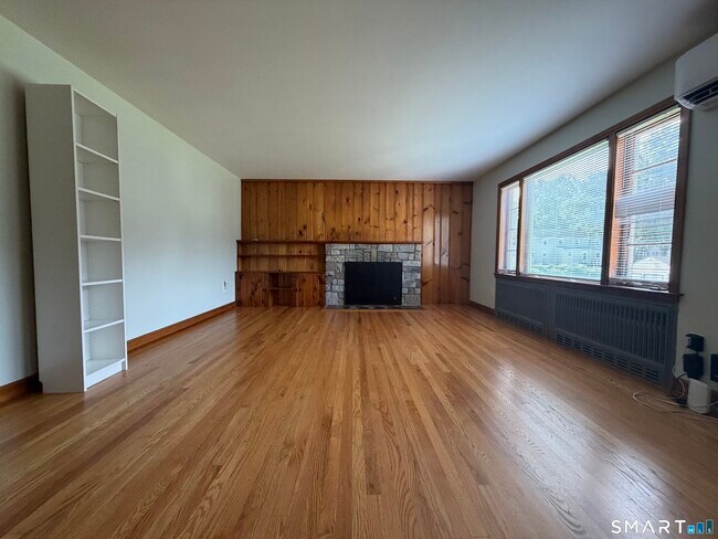 Building Photo - 110 Collett St