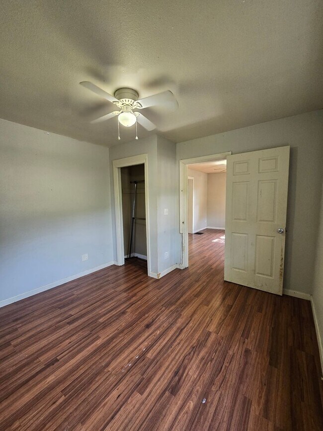 Foto del edificio - 2 Bedroom | 1 Bathroom | Springfield MO! | Fenced Yard!