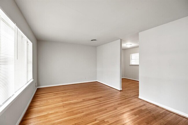 Foto del edificio - 2722 Dragonwick Dr