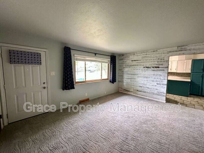 Building Photo - 852 S Quail Way