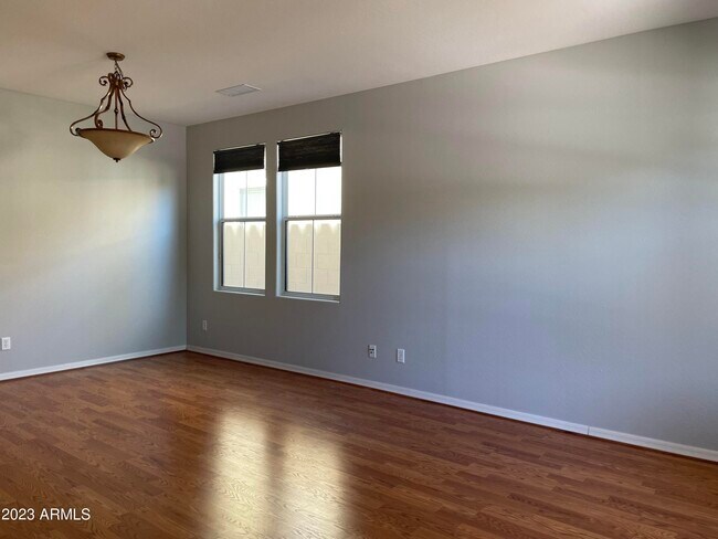 Building Photo - 1079 W Caroline Ln