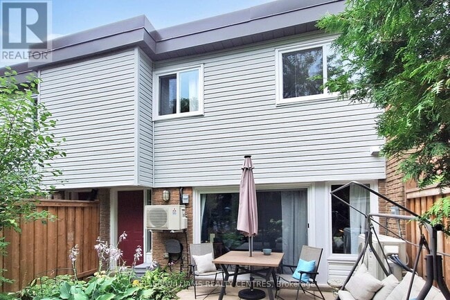 Building Photo - 237 Milestone Crescent