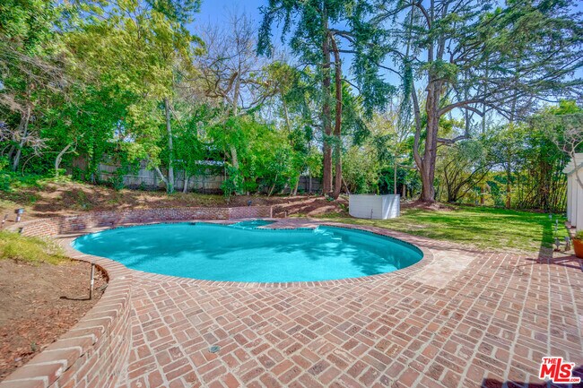 Foto del edificio - 926 N Alpine Dr