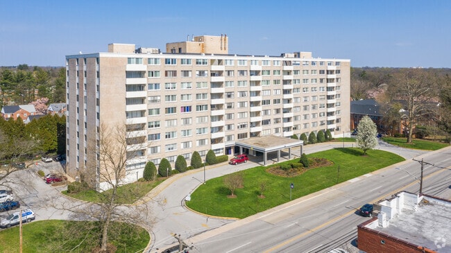 Building Photo - Park Towers East