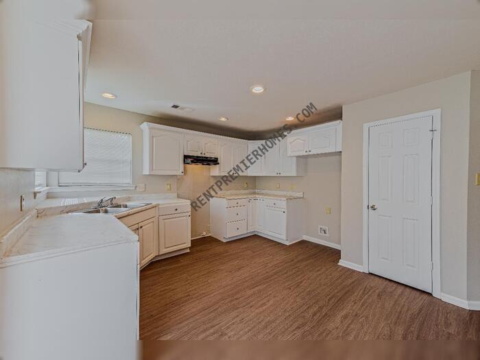 Foto principal - 2910 Falcon Ct