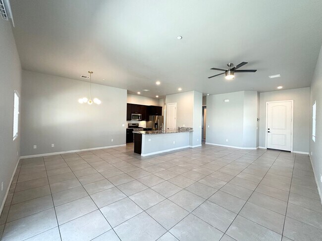 Foto del edificio - AVAILABLE NOW!!!! 4 Bedroom 2 Bathroom Poo...