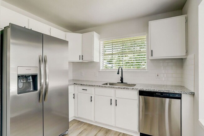 Foto del edificio - 5403 Diane Ct