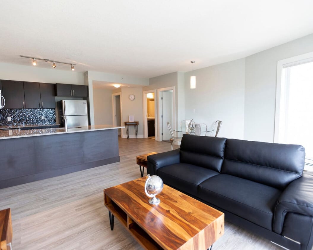 Photo principale - 10823 Jasper Ave
