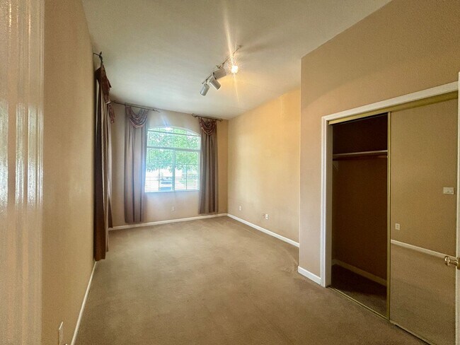 Building Photo - 9871 Tarzo Way