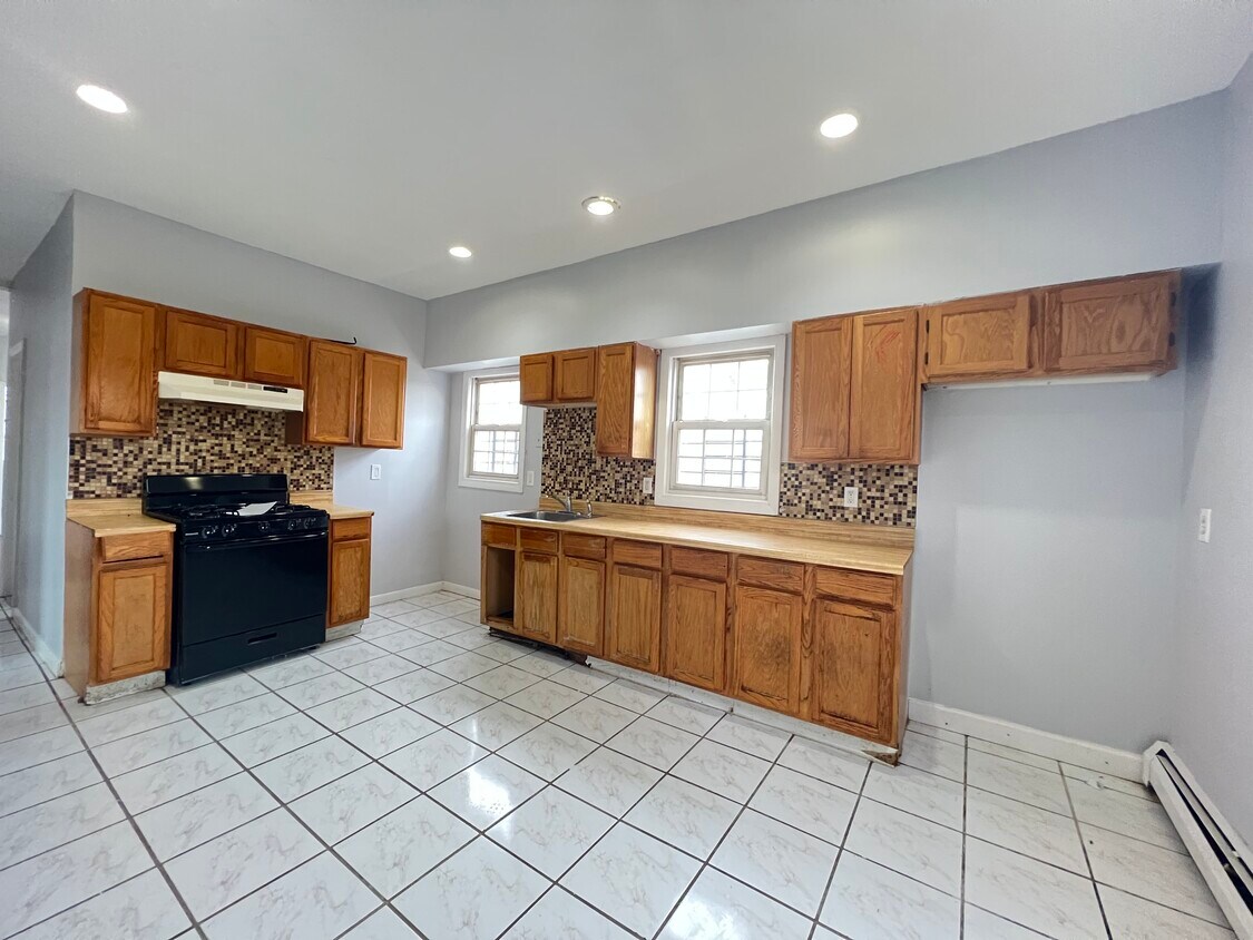 Unit 2 - 660 Hunterdon St