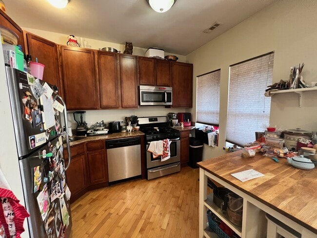 Building Photo - Greenleaf-Paulina Apartments
