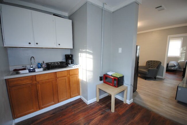 Foto del edificio - 3bed 2 bath - Fully Furnished Apartment