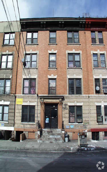 Foto principal - 615 E 179th St