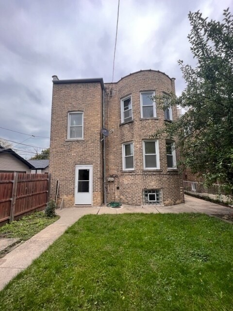 Foto del edificio - 6742 N Rockwell St