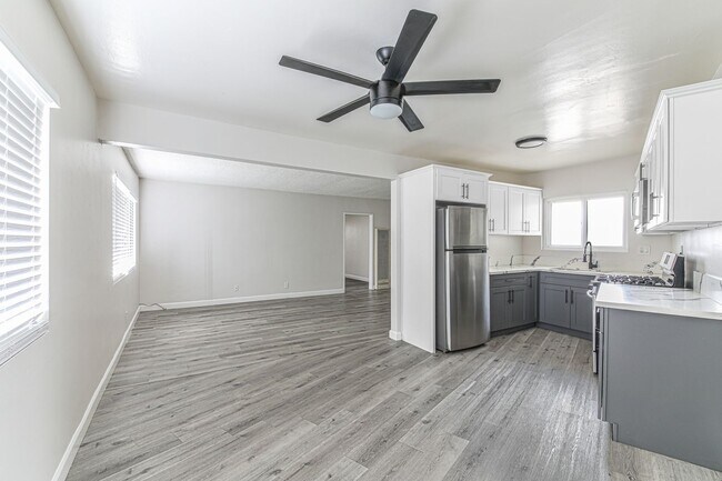 Foto del edificio - 125 E Spring St