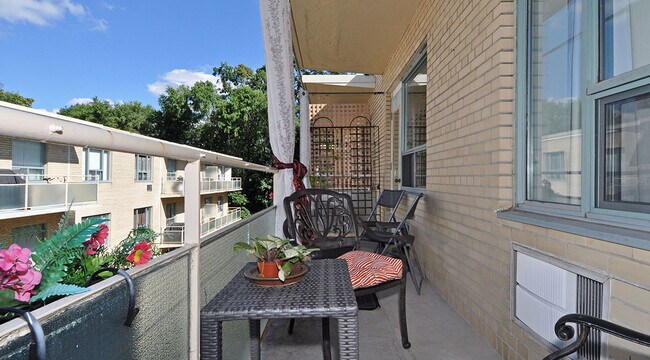 Photo du bâtiment - Heath Estates B