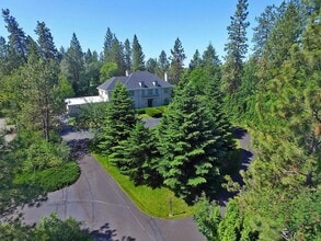 Building Photo - 2024 E Southeast Blvd