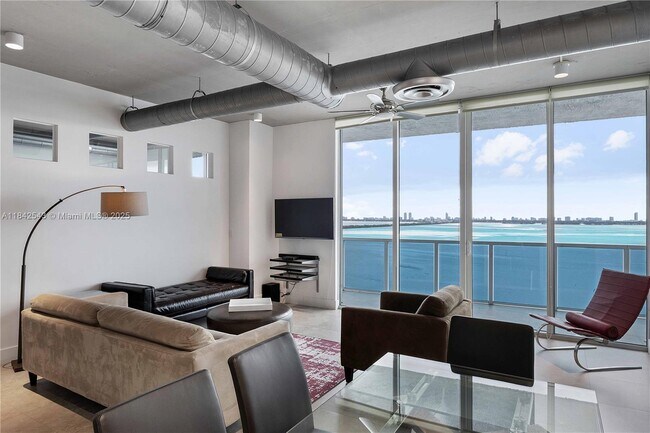 Foto del edificio - 700 NE 25th St