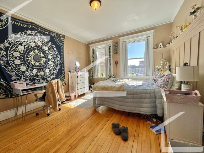 Building Photo - Luxurious Allston 5-Bed