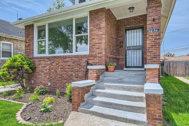 Building Photo - 8636 S Hermitage Avenue