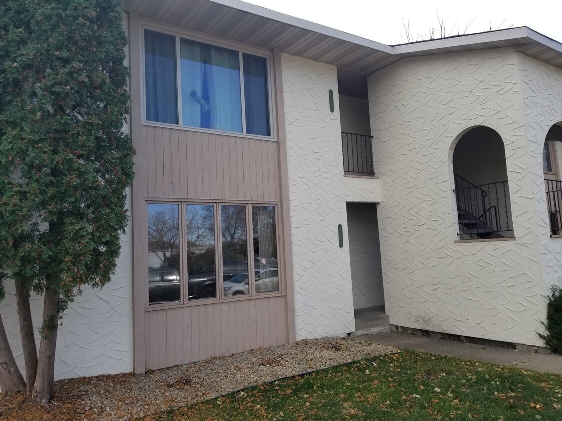 4301 W 124th St, Savage, MN 55378 Townhome Rentals in Savage MN